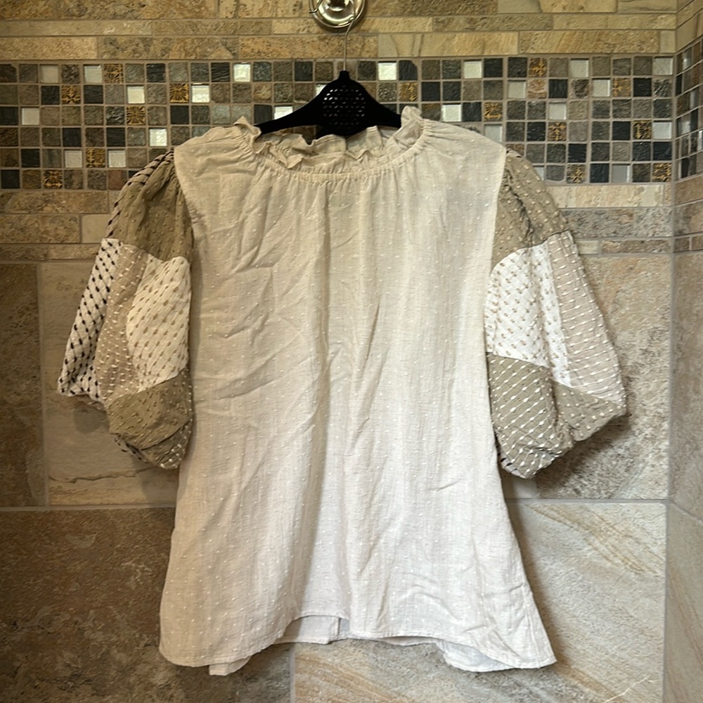 Short sleeve peasant top with ruffle around neck, never worn